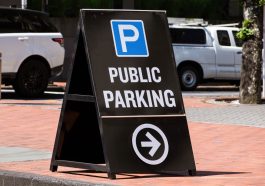 Parken kann teuer sein - informiere dich zu Alternativen wie einer eigenen Carport Lösung!